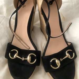 Gucci
Black Wedges